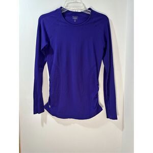 Athleta women’s purple fitted athletic top w/ thumb holes size small. #16-0380